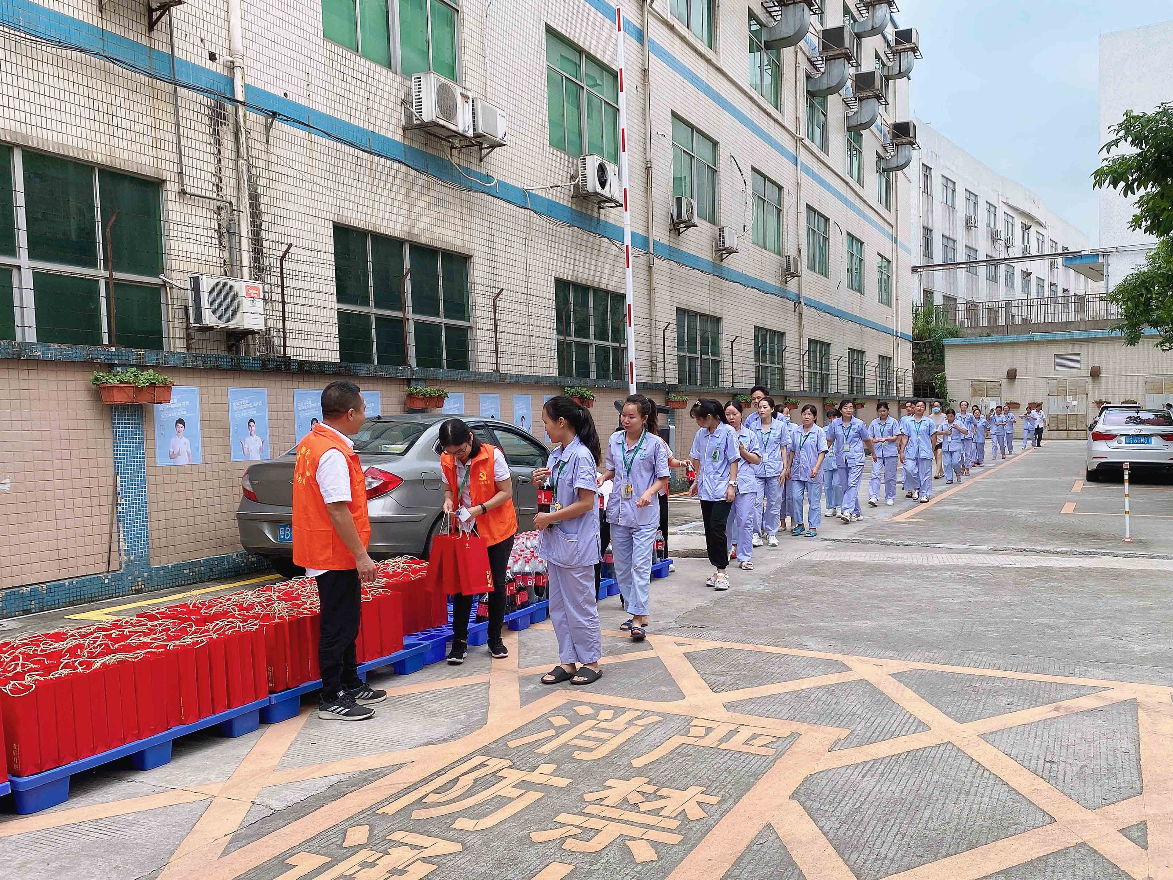 國慶中秋雙節(jié)同慶，雅香麗預(yù)祝大家度過一個平安祥和、喜慶歡樂的假期！